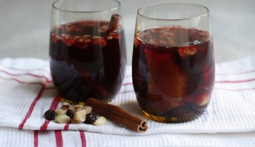 Detský punč bez alkoholu z ríbezľovej šťavy.