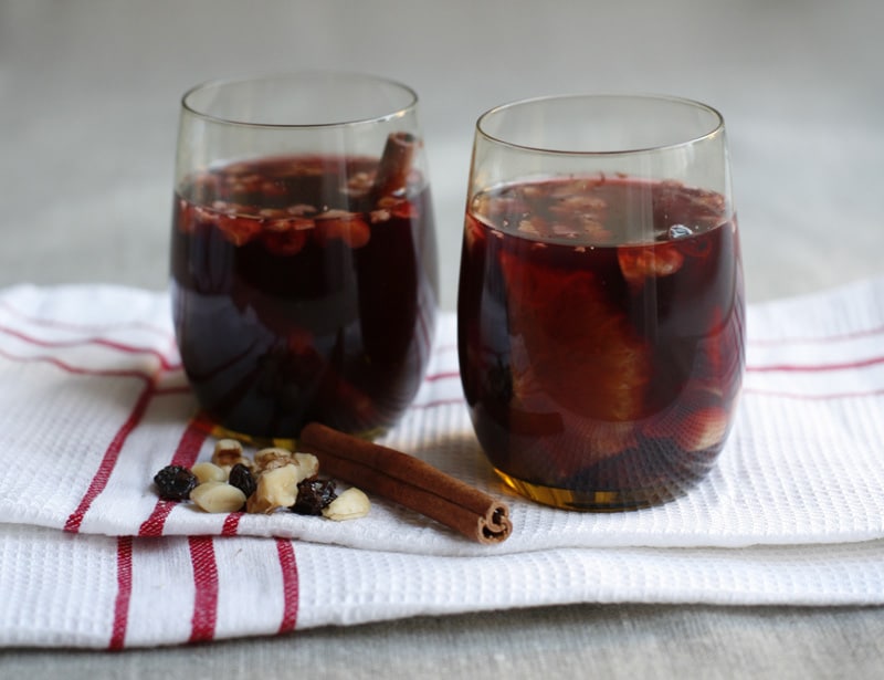 Detský punč bez alkoholu z ríbezľovej šťavy.
