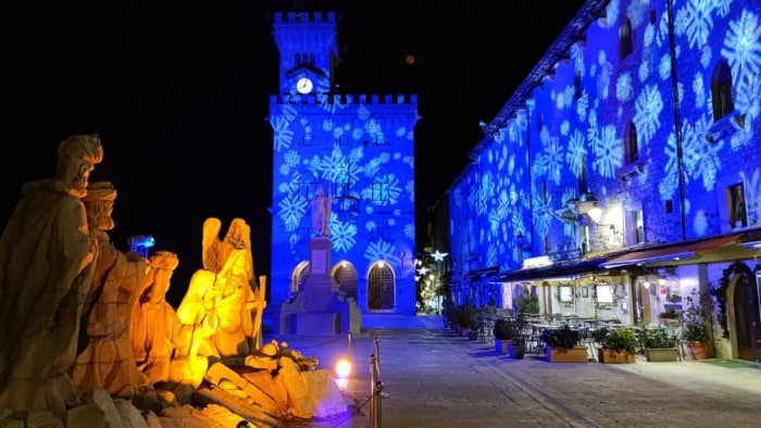 Betlehem a vianočné osvietenie v San maríne.
