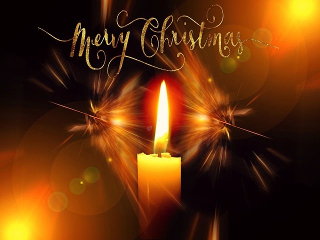 Vianočné pohľadnice s horiacou sviečkou a nápisom Merry Christmas