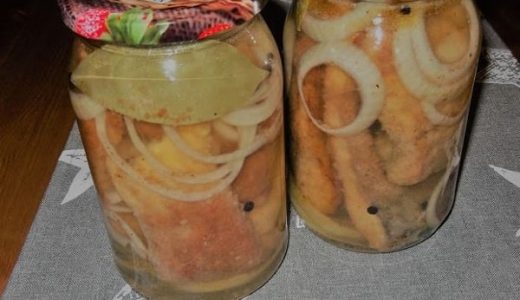 Pečenáče z kapra v octovom náleve s cibuľou