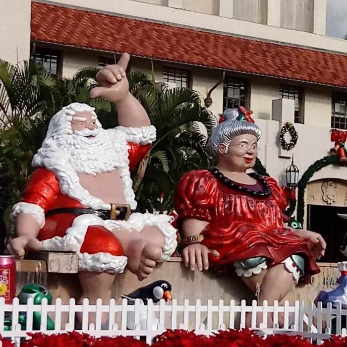 Mávajúci Santa Claus v Honolule.