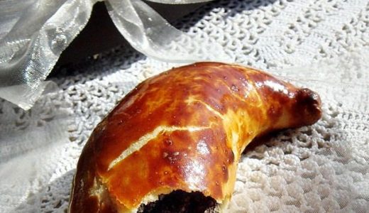 Lahodné rožky plné sladkej náplne s makom a jabĺčkom.
