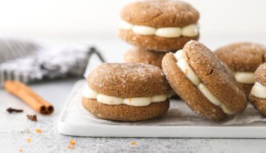 Perníčky z ražnej múky plnené maslovým krémom s mascarpone a pomarančovou kôrou.