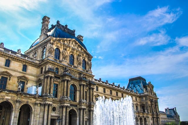 Múzeum Louvre v Paríži