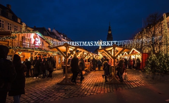 Adventné trhovisko v centre Kodane.